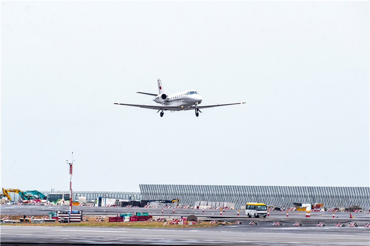 香港國際機場中跑道成功完成試飛。（香港機場管理局供圖）