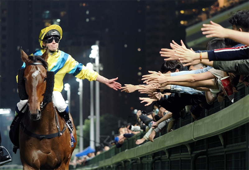 法國代表巴米高勇奪“浪琴香港國際騎師錦標賽”冠軍。香港賽馬會供圖